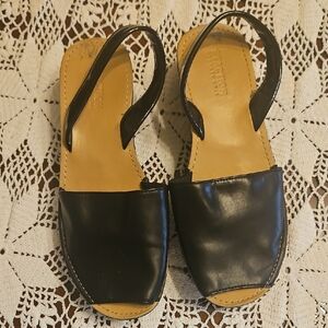 Reaction Kenneth Cole Black and Tan Sandals with Slingback Strap